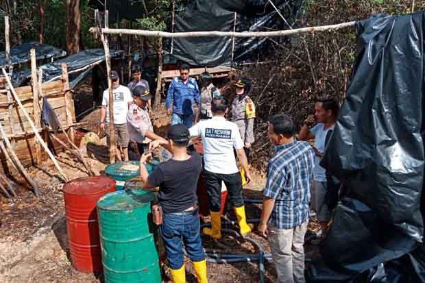 Polisi Bongkar Tempat...