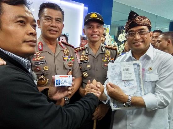 Menhub Tinjau Pembuatan...