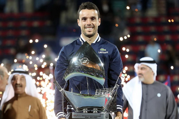 Menang di Dubai, Bautista...