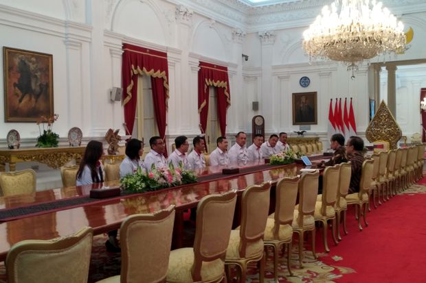 HT Undang Jokowi Buka...
