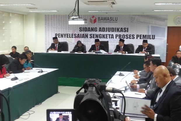 Bawaslu Gelar Sidang...
