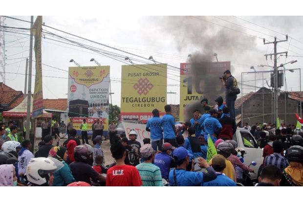 Ribuan Warga dan Pedagang...