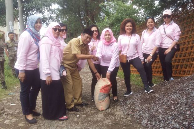 Temui Korban Bencana,...
