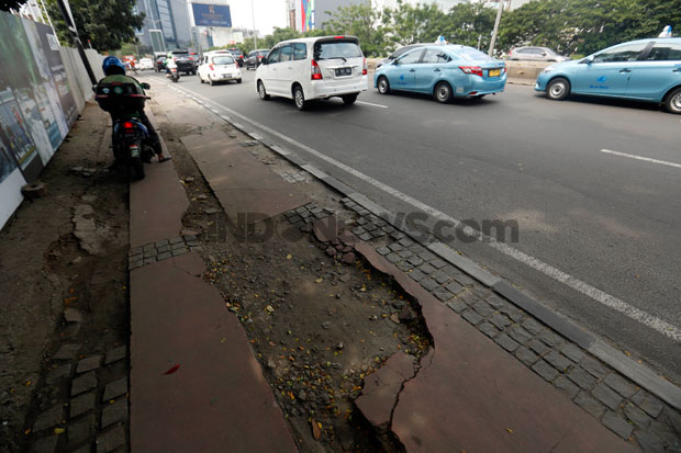 Trotoar Sudirman-Thamrin...