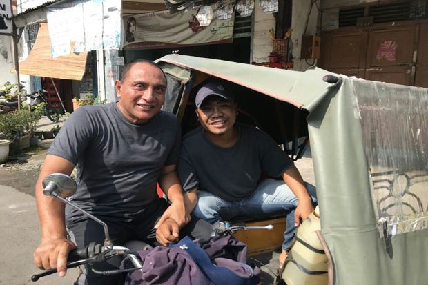 Penarik Becak Ini Ajak...