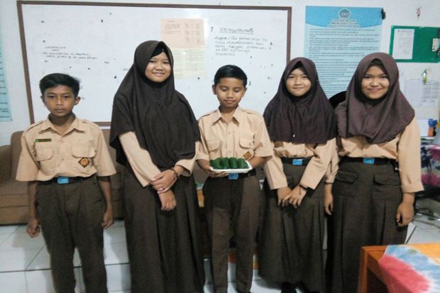 Terakhir Sekolah, Siswi...