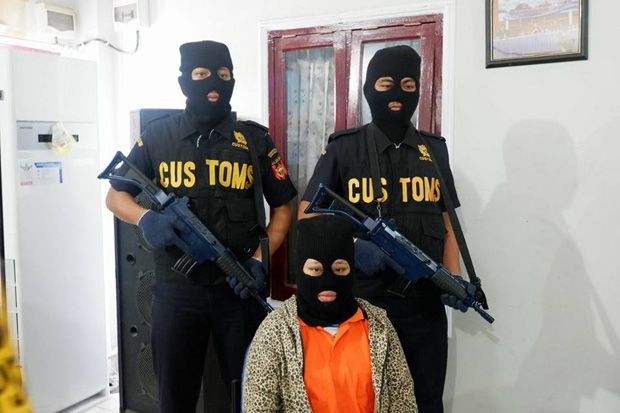 Bawa 1,1 Kg Sabu, Wanita...