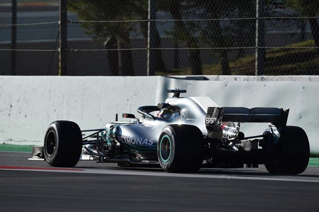 Hamilton Tercepat di...