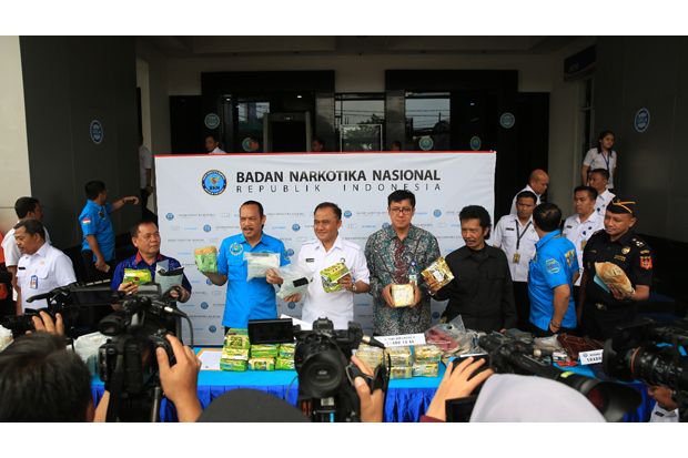Bersama Institusi Lain,...