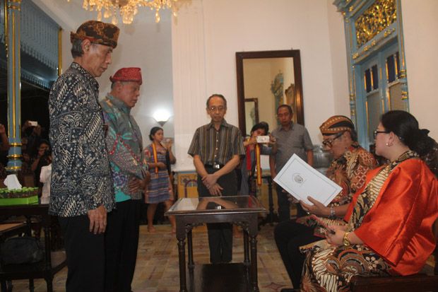 Satukan Keluarga yang...