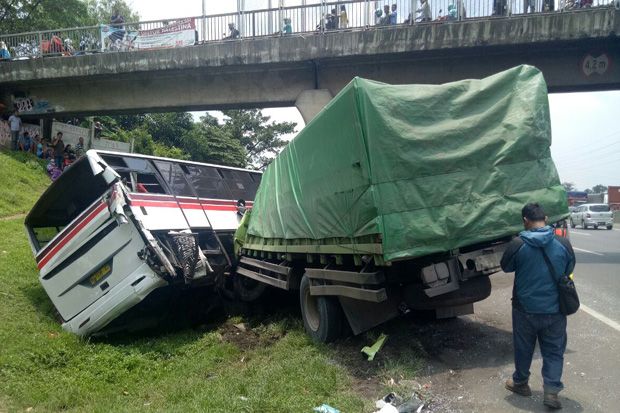 Sopir Ngantuk, Truk...
