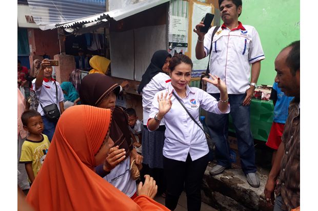 Sambil Joget Dangdut,...