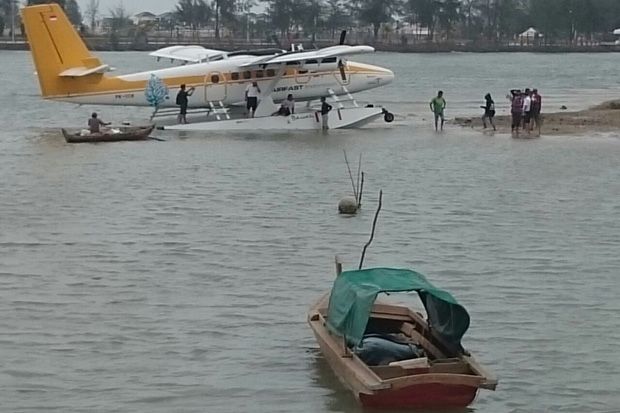 Pesawat Air Fast yang...