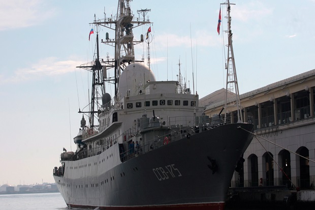Kapal Mata-mata Rusia...