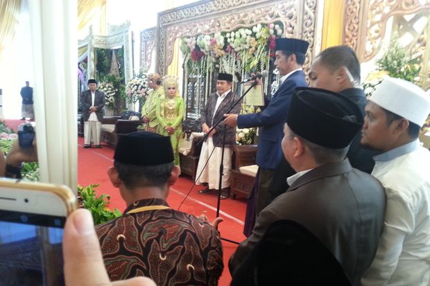 Jokowi Hadiri Pernikahan...