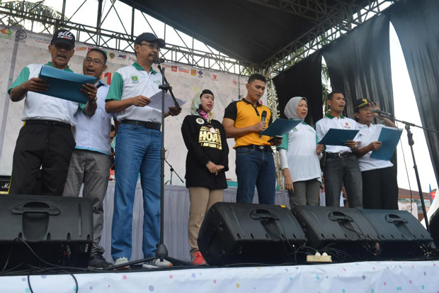 Hut Ke 21, Pemerintah...