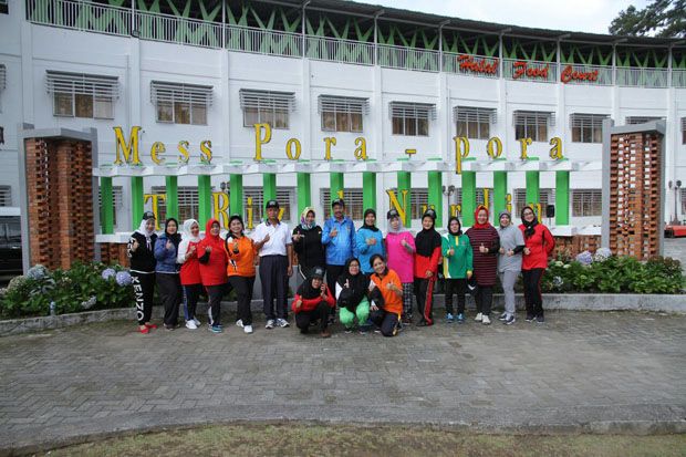 Taman dan Kolam Renang...
