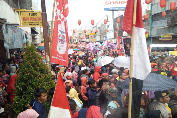 Ribuan Warga Karawang...