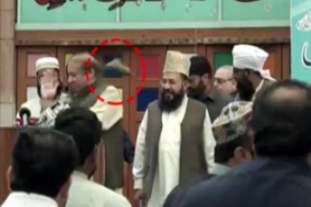 Mantan PM Pakistan Dilempar...