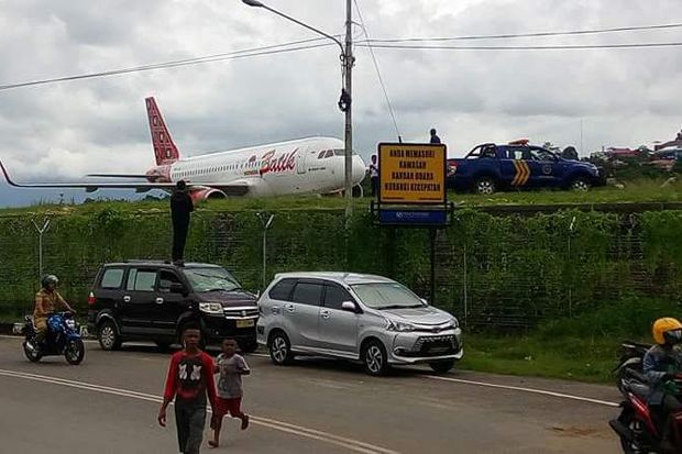 Pesawat Batik Air Tergelincir...