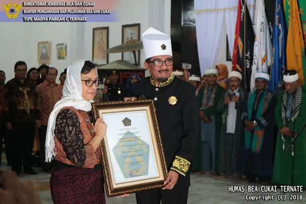 Menkeu Sri Mulyani Terima...