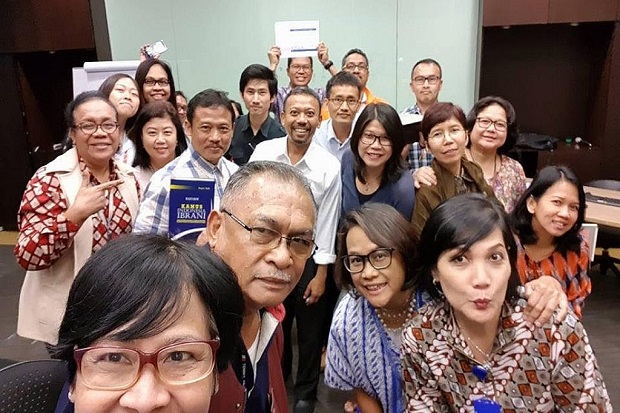 Pria Muslim Ini Buka...