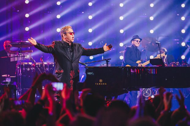 Elton John dan Keputusannya...