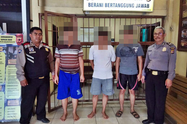 Komplotan Pembuat SIM...