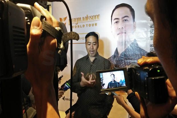 Panji Pragiwaksono Gelar...