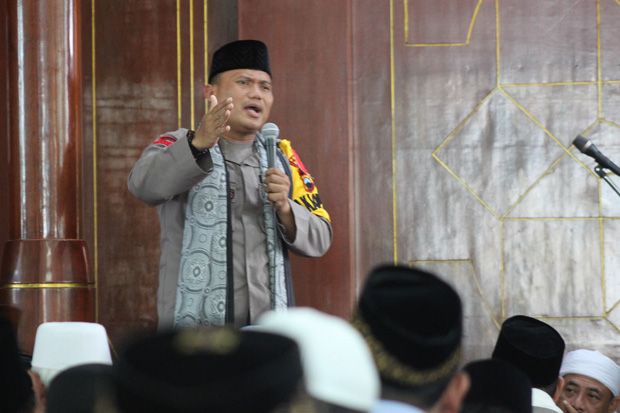 Safari Jumat, Polisi...