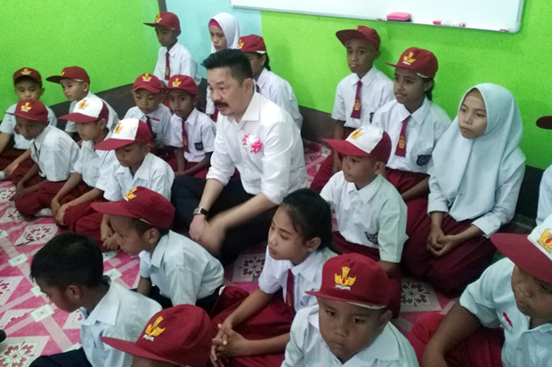 Temui Anak-anak TKI,...