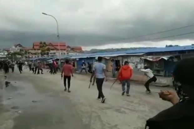 Dua Kelompok Pemuda...