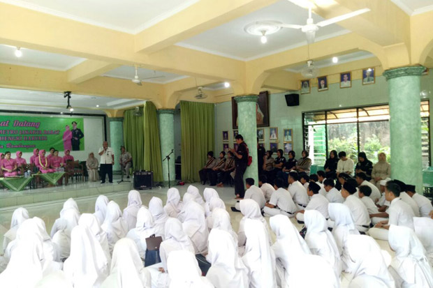 Perangi Narkoba dan...