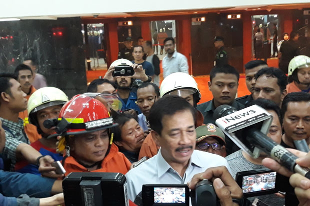 Kepulan Asap di Gedung...