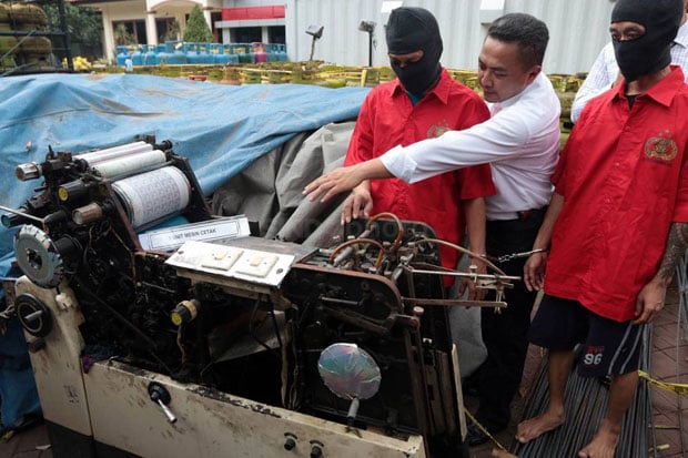 Polisi Buru Tiga Pelaku...