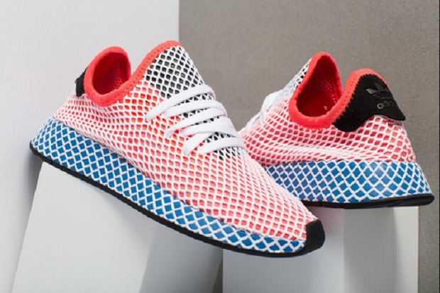 Tren Sneakers dengan...