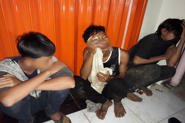 Mencuri Burung, Dua...