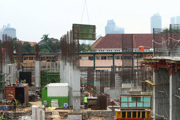 Kasus Besi Jatuh, Kepala...