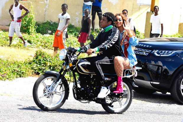 Jay Z Bonceng Beyonce...