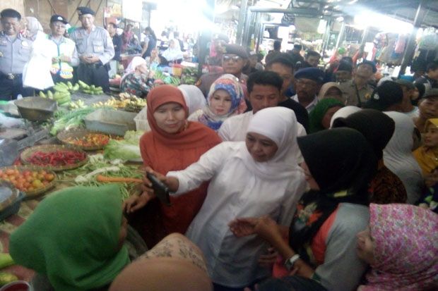 Kunjungi Pasar Perak,...
