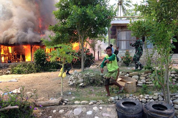 2 Rumah Terbakar, TNI...