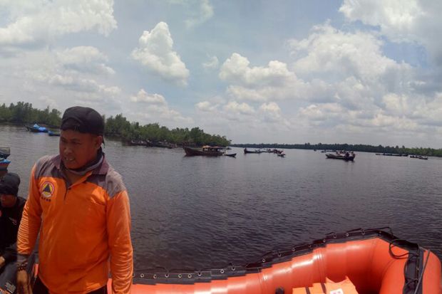 2 Speed Boat Tabrakan,...