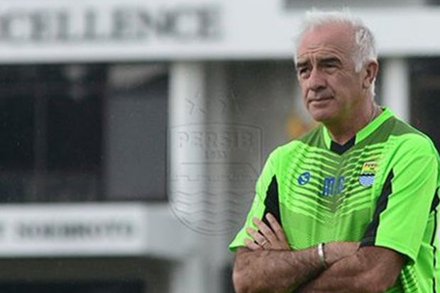Persib Tanpa Pelatih...