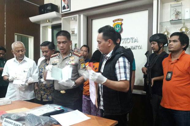 Demi Penuhi Hidup Mewah...