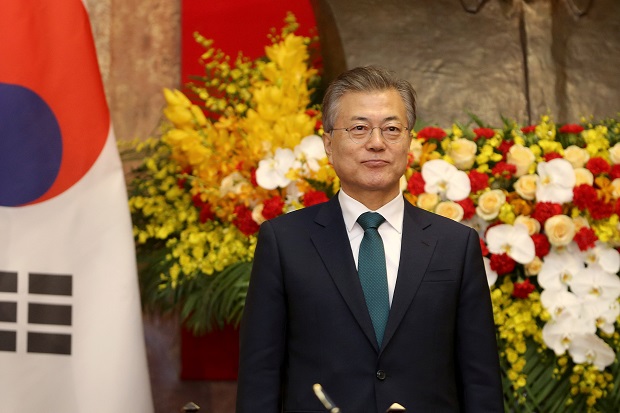 Moon Jae-in Ajukan Pelemahan...