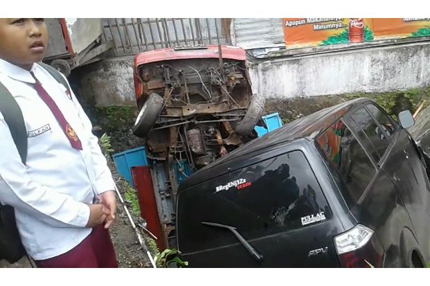 Hindari Pejalan Kaki,...