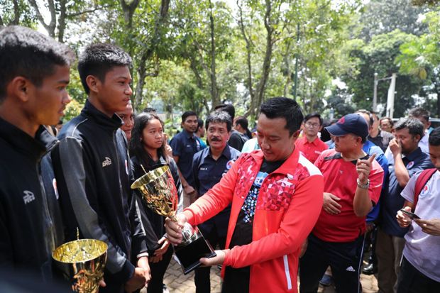 Menpora Minta Gubernur...