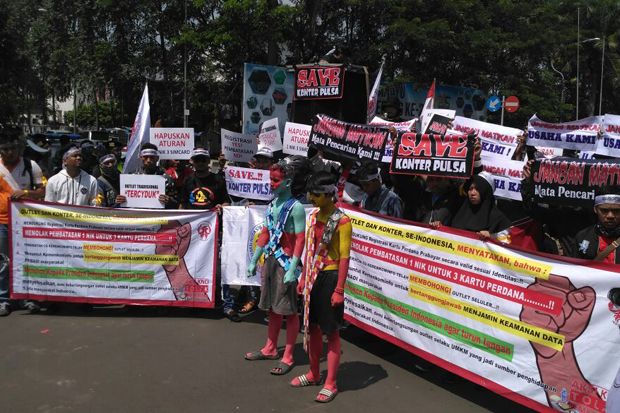 Tolak Aturan Menteri,...