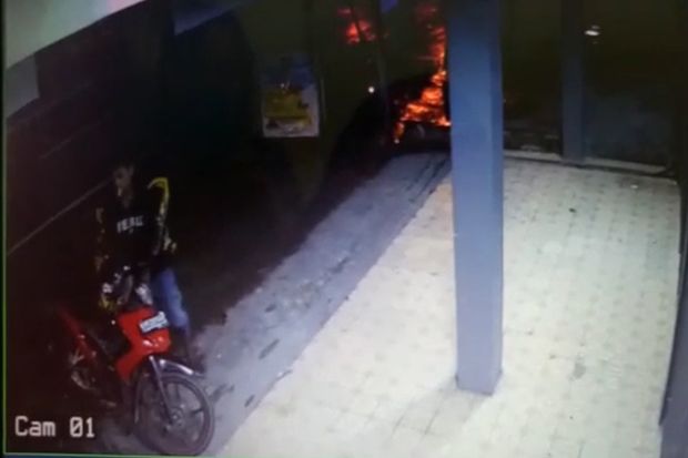 Pencuri Helm Terekam...