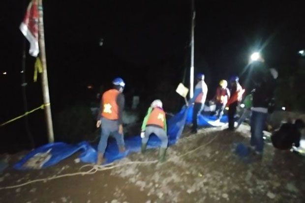 Longsor di Puncak, Warga...